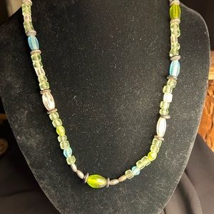 VTG Pretty plastic and metal bead necklace. Unbranded
